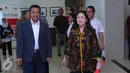 Menko PMK, Puan Maharani (kanan) bersama Menpora Imam Nahrawi jelang rapat di Gedung Kementrian Koordinator bidang Pembangunan Manusia dan Kebudayaan Jakarta, Jumat (26/5). (Liputan6.com/Angga Yuniar)