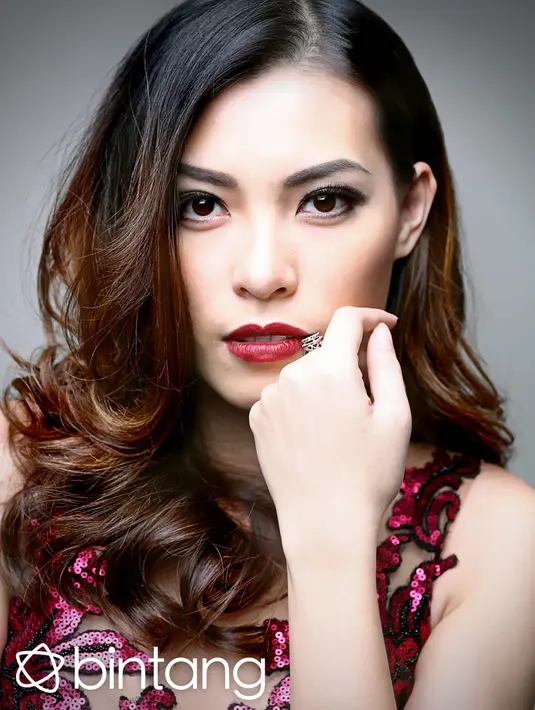 Wanita berparas cantik ini tentunya memiliki pandangan tersendiri mengenai Sammy Simorangkir. Di mata Viviane, Sammy kini hidupnya bersih serta memiliki aura bahagia dan semakin ganteng. (Fathan Rangkuti/Bintang.com)