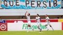 <p>Selebrasi pemain Persik Kediri, Hamra Hehanussa (kiri) setelah mencetak gol ke gawang Persib Bandung pada laga lanjutan BRI Liga 1 2022/2023 di Stadion Pakansari, Bogor, Rabu (8/3/2023) sore WIB. (Bola.com/M Iqbal Ichsan)</p>