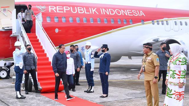 Presiden Joko Widodo atau Jokowi dan Ibu Negara Iriana melakukan kunjungan kerja.