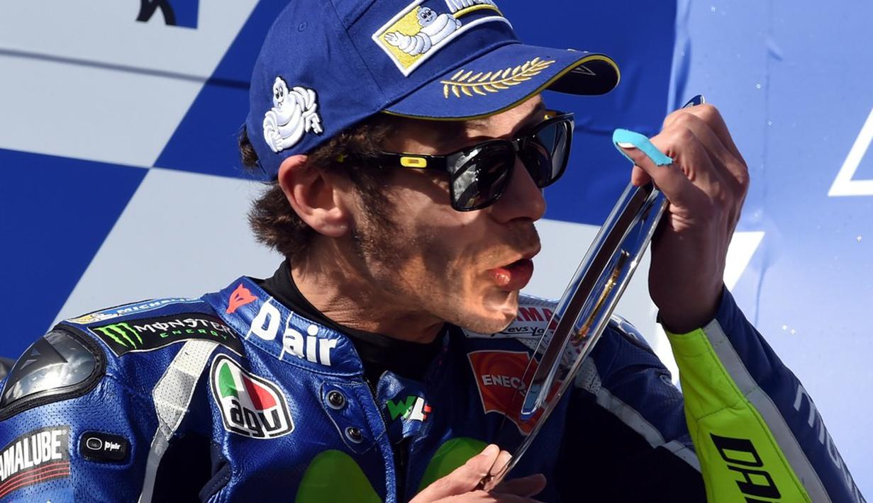 Finis Kedua, bukti kehebatan Valentino Rossi setelah start dari posisi ke-15 MotoGP Australia di Sirkuit Phillip Island, Minggu (23/10/2016). (AFP/Saeed Khan)