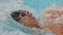 Jason Donovan Yusuf menjadi yang tercepat dalam nomor 100 meter gaya punggung. Tampak dalam foto, perenang Indonesia, Jason Donovan Yusuf, saat tampil di final 100 meter gaya punggung putra pada SEA Games ke-33 di Bangkok, Thailand, Rabu 10 Desember 2025. (AP Photo/Achmad Ibrahim)