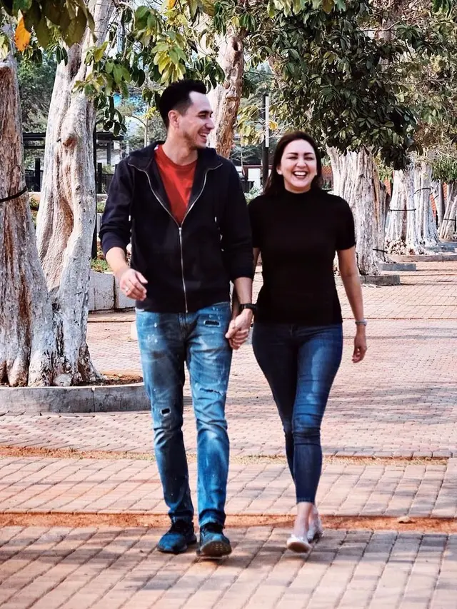 [Fimela] Donna Agnesia dan Darius Sinathrya