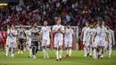 Para pemain Spanyol merayakan kemenangan atas Swiss pada pertandingan sepak bola UEFA Nations League di Stadion Stade de Geneve, Jenewa, Swiss, 9 Juni 2022. Spanyol menang 1-0. (Martial Trezzini/Keystone via AP)