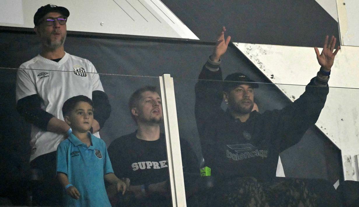 Pertandingan tersebut berakhir dengan skor 2-2. Hasil tersebut membuat Neymar Jr dkk harus menghuni peringkat dasar klasemen Grup D dengan raihan empat poin. (AFP/Nelson Almeida)