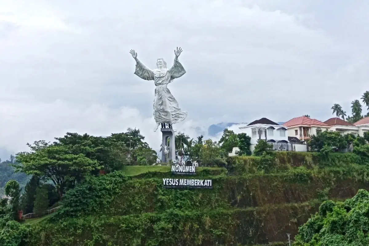 Salah Satu yang Tertinggi di Dunia, Patung Yesus Memberkati