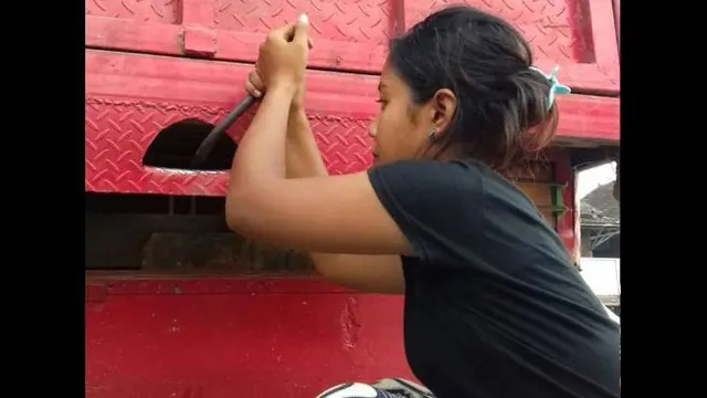 [Bintang] Jadi Korban KDRT, Wanita Cantik Asal Sumsel Ini Kini Memilih Jadi Sopir Truk