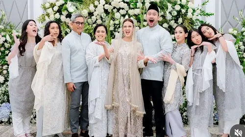 6 Tampilan Makeup Pengajian Jelang Pernikahan Azzahra Nabila Putri Pertama Tora  Sudiro, Didampingi Empat Adik Good Looking - Beauty Fimela.com