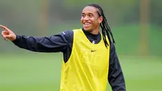 Manchester United's Brazilian midfielder Anderson gestures during a training session at the Carrington training complex in Manchester on April 17, 2009. AFP PHOTO/ANDREW YATES 