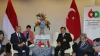 Wapres Jusuf Kalla (kanan) berbincang dengan Wakil PM Turki, Bulent Arinc dalam pertemuan Bilateral Konferensi Tingkat Tinggi (KTT) Asia Afrika 2015 di JCC, Kamis (23/4). Kedua negara membahas perdamaian di Timur Tengah. (Liputan6.com/Herman Zakharia)