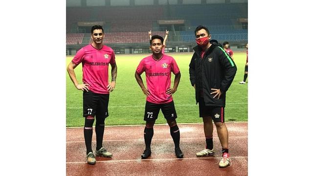 5 Potret Andik Vermansah Bermain Sepak Bola Bareng Selebritis FC, Jaga Kebugaran