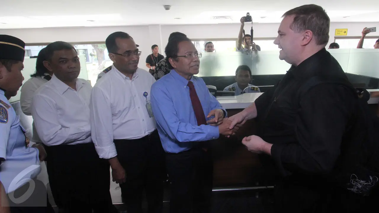 20160425-Sidak Bandara Soetta, Menko Rizal Temukan Turis Dipungut Biaya Visa-Tangerang
