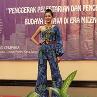 Tenun Betawi dalam rancangan busana bergaya milenial (Foto: Dok. Marsya Tenun Songket)
