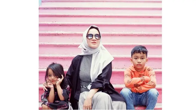 Masih Ingat Euis "Keluarga Cemara"? Ini 6 Potret Terbarunya yang Bikin Pangling