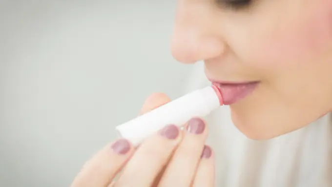 Rajin Menggunakan Lip Balm