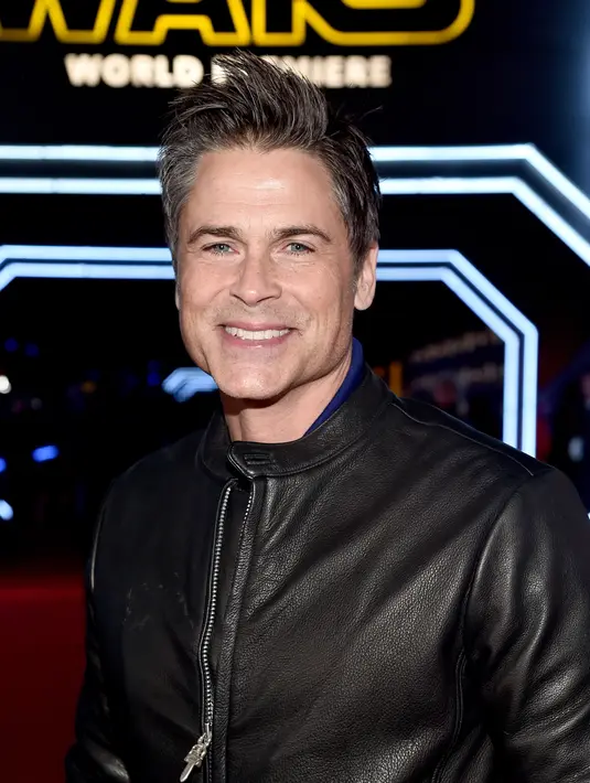 Rob Lowe terlibat skandal pada 1980-an ketika ia membantu kampanye presiden. Ia merekam video seks dirinya dengan dua wanita yang ditemuinya di sebuah bar. Rob mendapat banyak tanggapan negatif untuk skandal Hollywood. (AFP/Bintang.com)