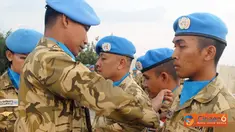 Citizen6. Lebanon: Usai pelaksanaan Upacara Peringatan Hari Kesaktian Pancasila, kegiatan dilanjutkan dengan acara tambahan berupa laporan korps kenaikan pangkat beberapa prajurit Indobatt. (Pengirim: Badarudin Bakri)