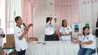 Petugas KPPS TPS 034 melakukan penghitungan ulang surat suara pilpres.(Liputan6.com/Fajar Abrori)