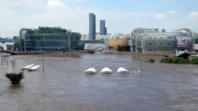 Luapan Sungai Han Banjiri Kota Seoul