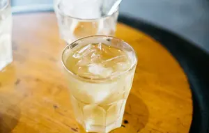 Minum Es Saat Musim Hujan, Aman atau Justru Picu Flu?