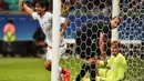 Ekspresi pemain Meksiko, Rodolfo Pizarro, setelah mencetak gol ke gawang Jerman pada laga perdana Grup C Olimpiade Rio 2016 di Arena Fonte Nova, Jumat (5/8/2016) dini hari WIB. (AFP/Nelson Almeida)
