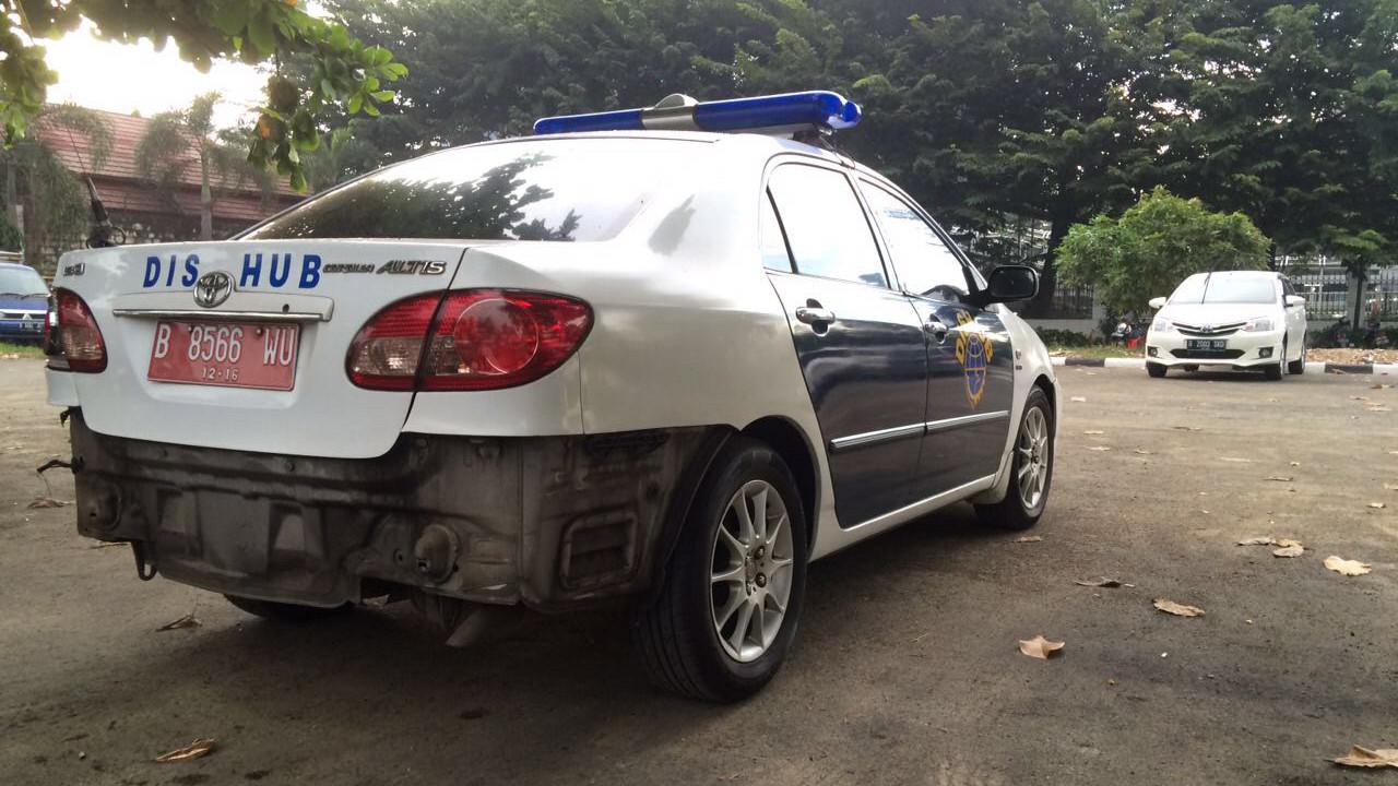Takut Diderek, Uber Car Seruduk Mobil Patroli di Kasablanka