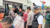 Bantuan beras dari Pemprov Sulsel untuk korban bencana alam di Luwu (Liputan6.com/Istimewa)