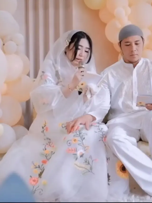 Via Vallen Tasyakuran 4 Bulan Kehamilan. [@viavallen]