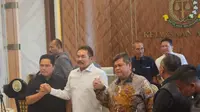 Menteri Badan Usaha Milik Negara (BUMN) Erick Thohir usai melaporkan 4 BUMN yang diduga korupsi dana pensiun ke Kejaksaan Agung. Laporan itu diterima langsung oleh Jaksa Agung, ST Burhanuddin, Selasa (3/9/2023). (Merdeka.com/Bachtiarudin Alam)