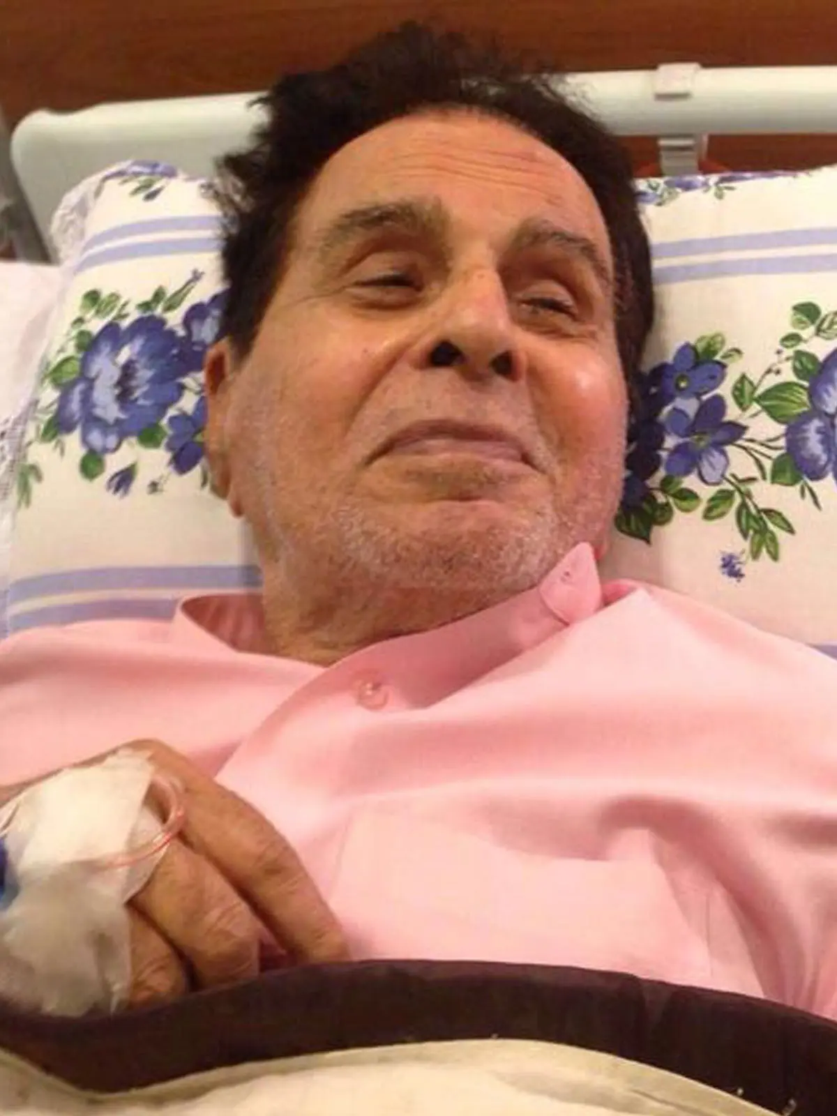 Dilip Kumar saat dirawat di rumah sakit. (Bollywoodlife.com)