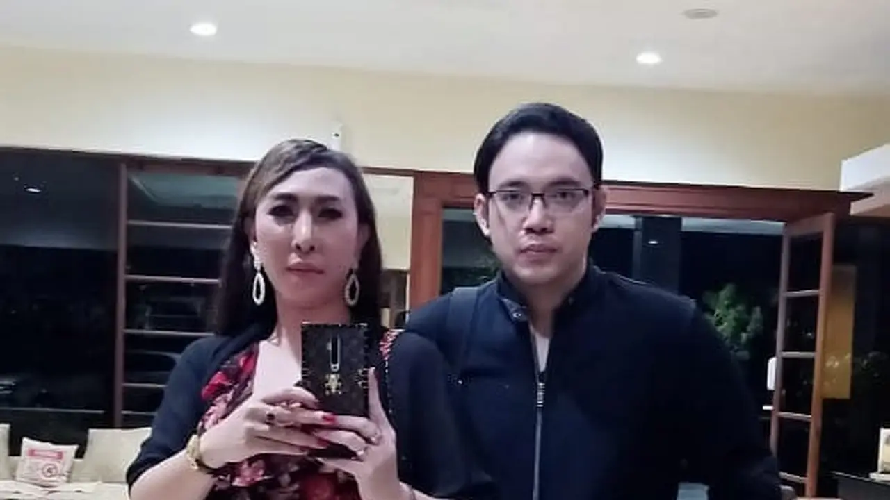 5 Momen Sandy Tumiwa dan Henny Mona Usai Menikah, Makin Romantis