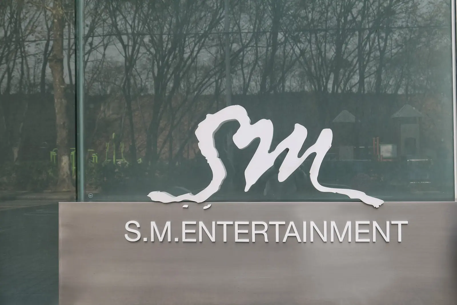 Logo SM Entertainment (Soompi)