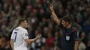 Gelandang - James Milner, merupakan pemain tertua untuk posisi gelandang di timnas Inggris. Pengalaman serta kesabarannya menjadi modal penting untuk mengisi peran mengatur alur serangan dari belakang ke depan. (AFP/Adrian Dennis)