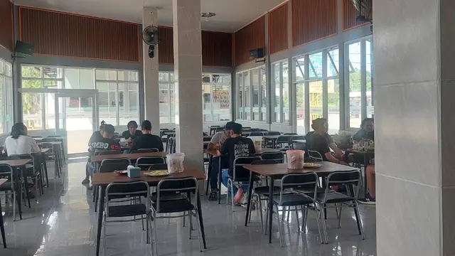 Rekomendasi Tempat Makan Dekat Dusun Semilir