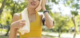 Olahraga yang cocok saat cuaca sedang panas. (foto: lifestylememory/freepik)