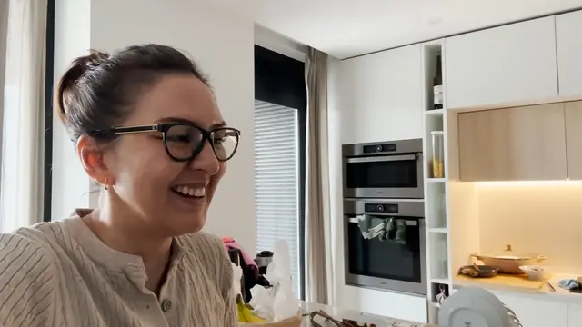 Potret Dapur Apartemen Anak Darius Sinathrya dan Donna Agnesia di Portugal