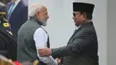 Presiden Prabowo Subianto menyambut Perdana Menteri India Narendra Modi saat tiba di Istana Merdeka, Jakarta, Selasa, 7 Juli 2026. (AP Photo/Achmad Ibrahim)