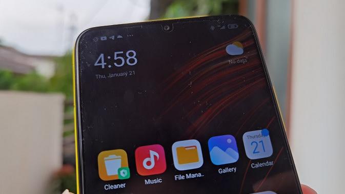 Penampakan bodi Poco M3. (Liputan6.com/Agustinus M. Damar)