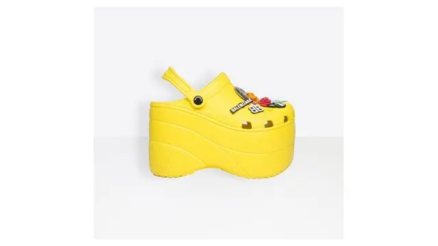 8 Desain Alas Kaki Ini Nyeleneh Banget, Bikin Gagal Paham