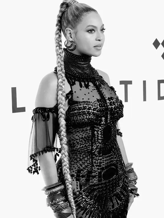 Salah seorang penggemar Beyonce mengatakan bahwa Beyonce adalah penyanyi yang sangat professional, terlihat saat dirinya terluka namun penampilannya tetap berlangsung. (AFP/Bintang.com)