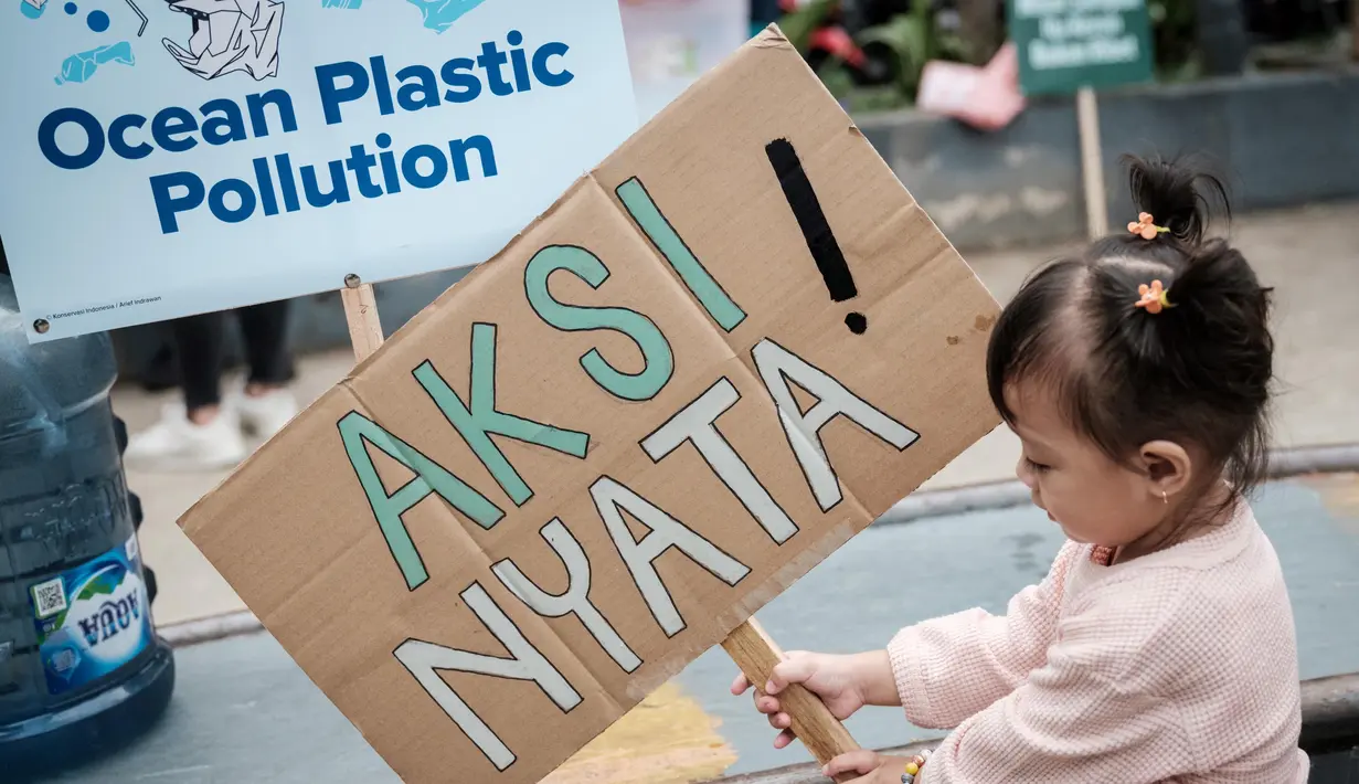 Peringatan Hari Bumi mendorong kita semua bersatu serta mengambil tindakan untuk keselamatan dan masa depan yang lebih cerah. (Yasuyoshi CHIBA/AFP)