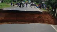 Jalur Sumbar-Jambi Putus di Perbatasan Dharmasraya-Bungo