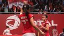 Ekspresi Nitya Krishinda Maheswari (kiri) dan Greysia Polii setelah meraih kemenangan. (Bola.com/Arief Bagus)