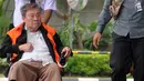 Dirut PT. WKE, Budi Suharto saat tiba menggunakan kursi roda di Gedung KPK, Jakarta, Senin (14/1). Budi Suharto diperiksa sebagai tersangka kasus suap sejumlah proyek pembangunan SPAM tahun anggaran 2017-2018. (merdeka.com/Dwi Narwoko)