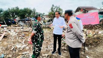 Jokowi Minta TNI-Polri Bantu Bersihkan Puing Rumah Rusak Akibat Gempa Cianjur