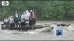 Ratusan pelajar Pasaman Barat, Sumatera Barat, harus naiki perahu rakit untuk berangkat sekolah lantaran jembatan penghubung desa rusak akibat banjir bandang.