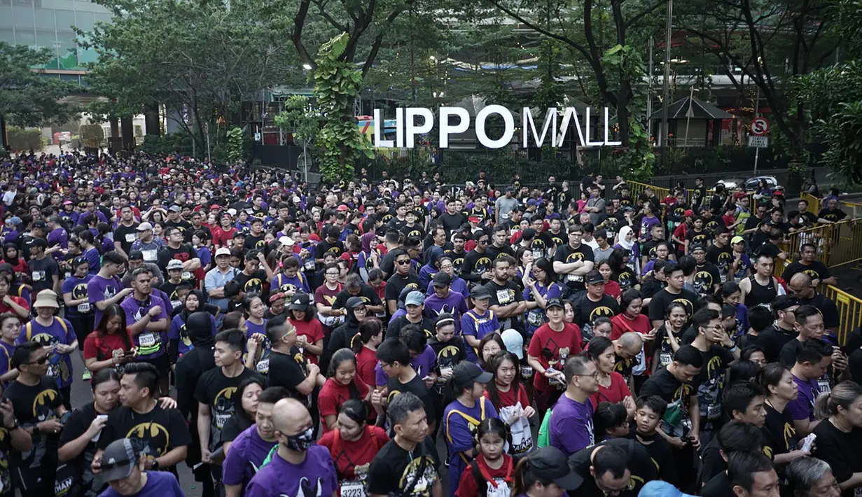 Ribuan pelari mengikuti Batman Run Series di Jakarta Barat; Minggu (1/12). Acara ini merupakan kerjasama antara Indofunrun dengan Lippo Mall Puri. (Dokumentasi Indofunrun)