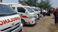 Mobil ambulans disiagakan untuk mengevakuasi korban. (Liputan6.com/Abramena)
