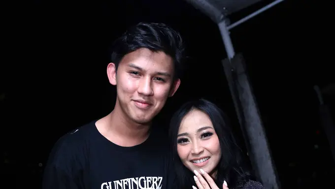 Rinni Wulandari dan Jevin Julian