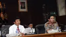 Kabareskrim Mabes Polri, Komjen Pol Ari Dono (kedua kanan) membacakan rilis kasus dugaan penistaan agama yang melibatkan Basuki Tjahaja Purnama (Ahok) di Jakarta, Rabu (16/11). Ahok ditetapkan sebagai tersangka. (Liputan6.com/Helmi Fithriansyah)